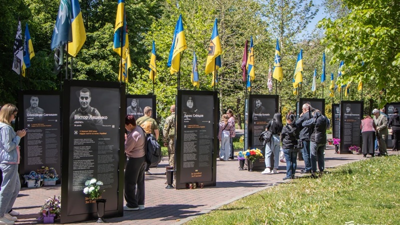 Алея героїв