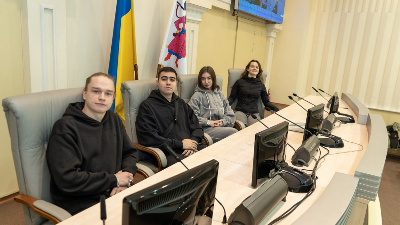 студенти в обласній раді