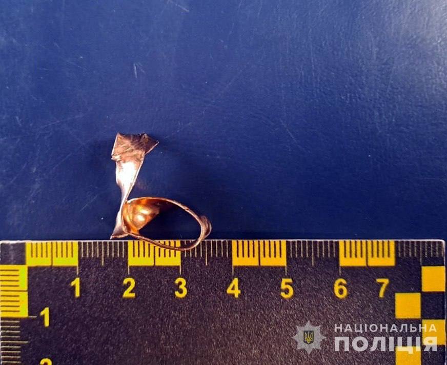 вкрав каблучку у морзі