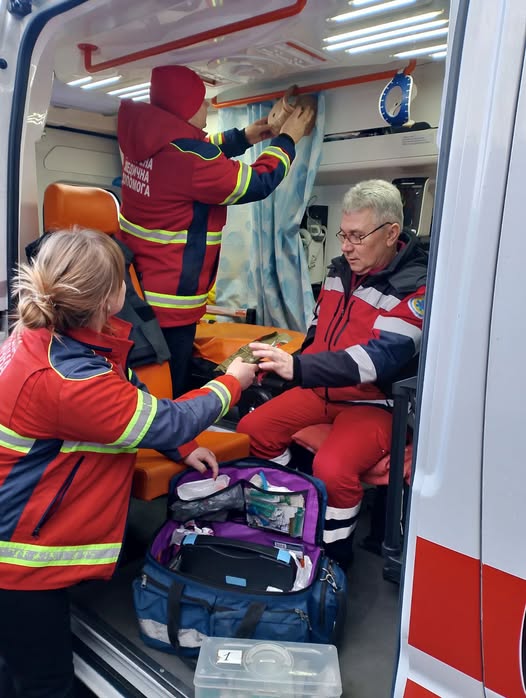 медики двічі рятували чоловіка з гранатою