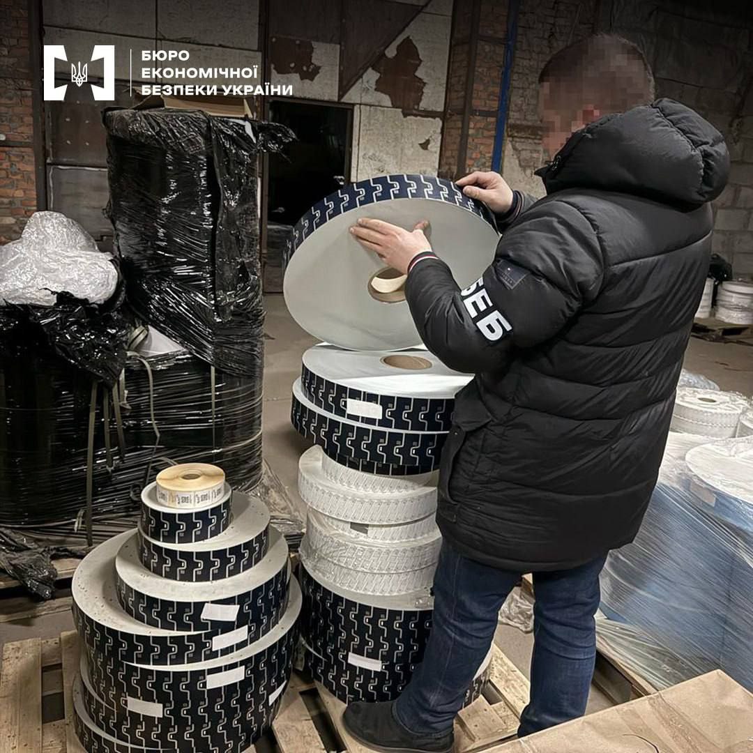 підробляли тютюн відомих брендів