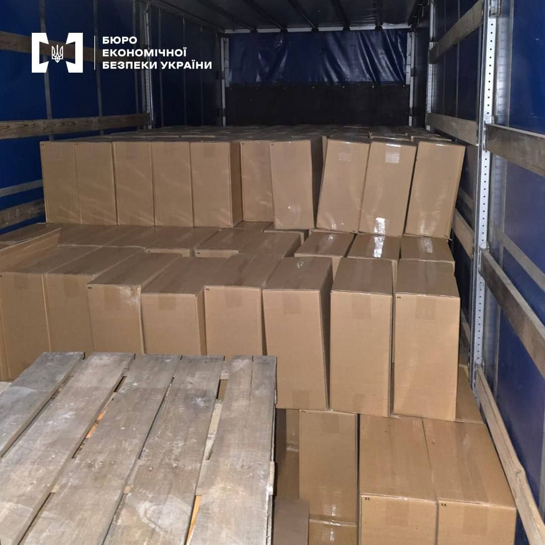 виявили виробництво підробних цигарок