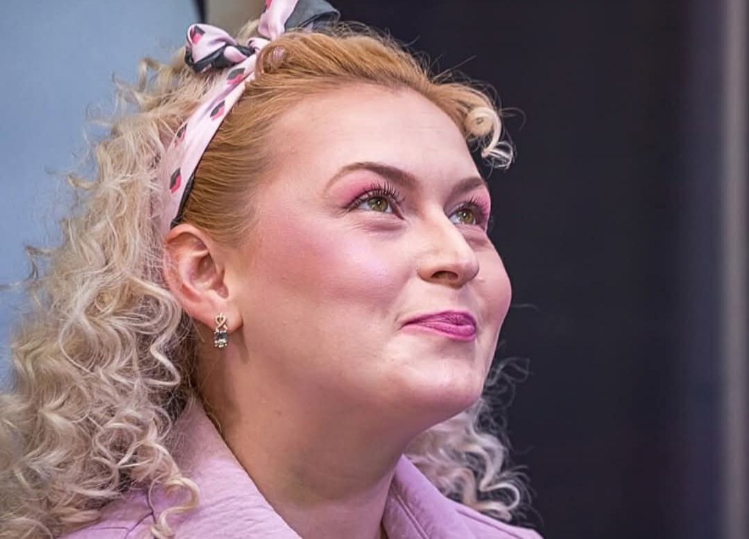 Драміком, прем’єра
