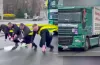 спортсмени, силачі, рекорд, вантажівка
