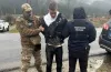 незаконно переправляв чоловіків за кордон