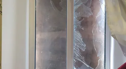понівечені будинки