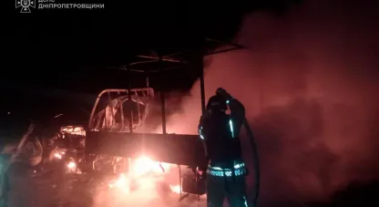 ворожий дрон влучив в автівку