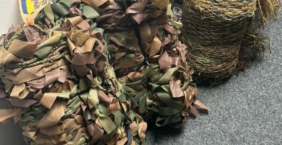 На Дніпропетровщині поліцейські ізоляторів тимчасового тримання виготовляють маскувальний одяг та сітки