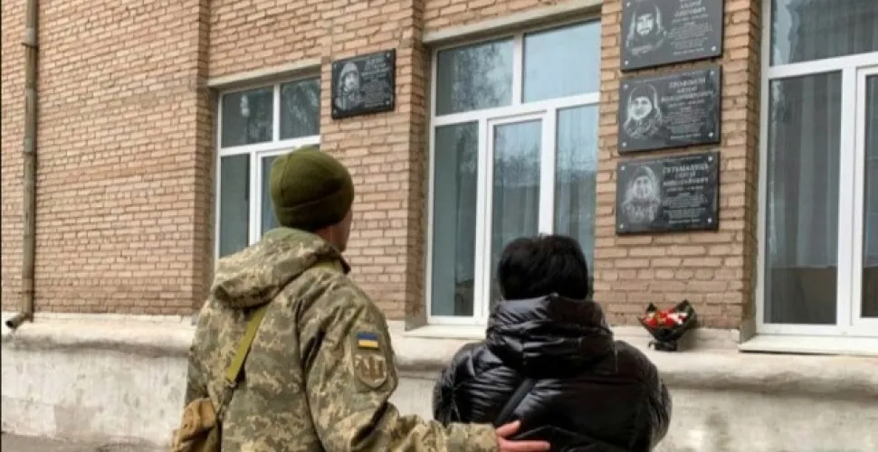 Меморіальна дошка, герої