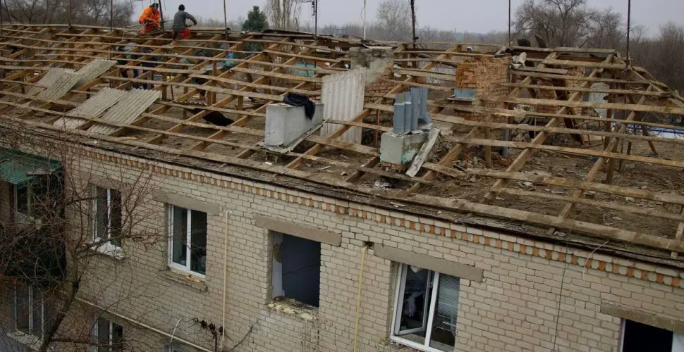 В Царичанці ліквідовують наслідки вчорашнього обстрілу