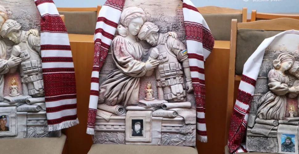 Барельєфи "Ікона памʼяті"
