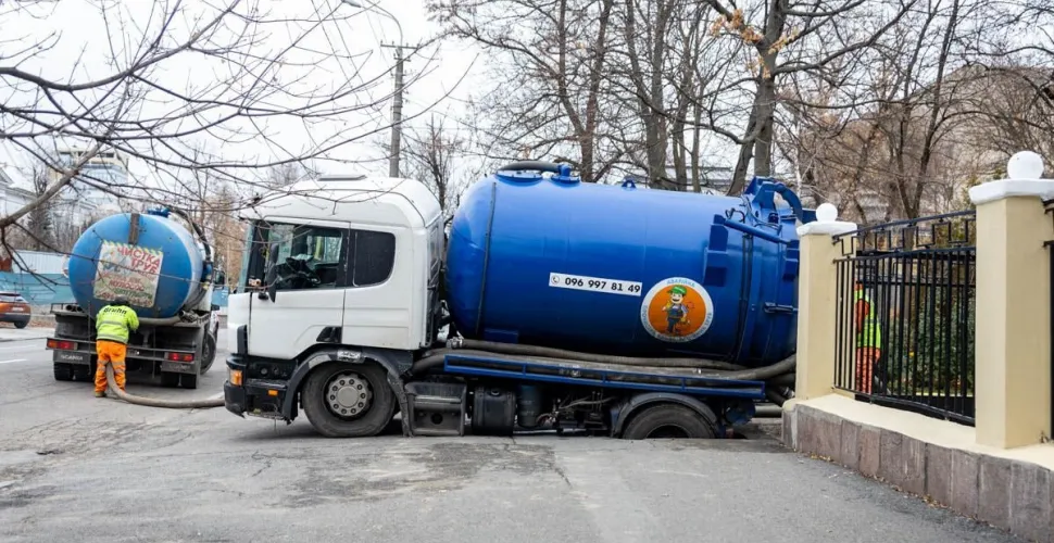 аварійка провалилася