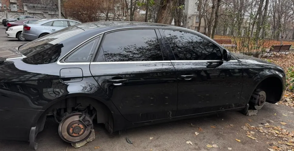 зняв колеса
