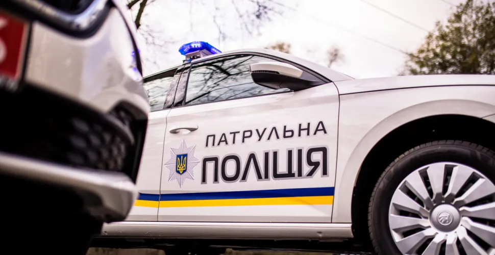 У Дніпрі патрульні допомогли жінці,