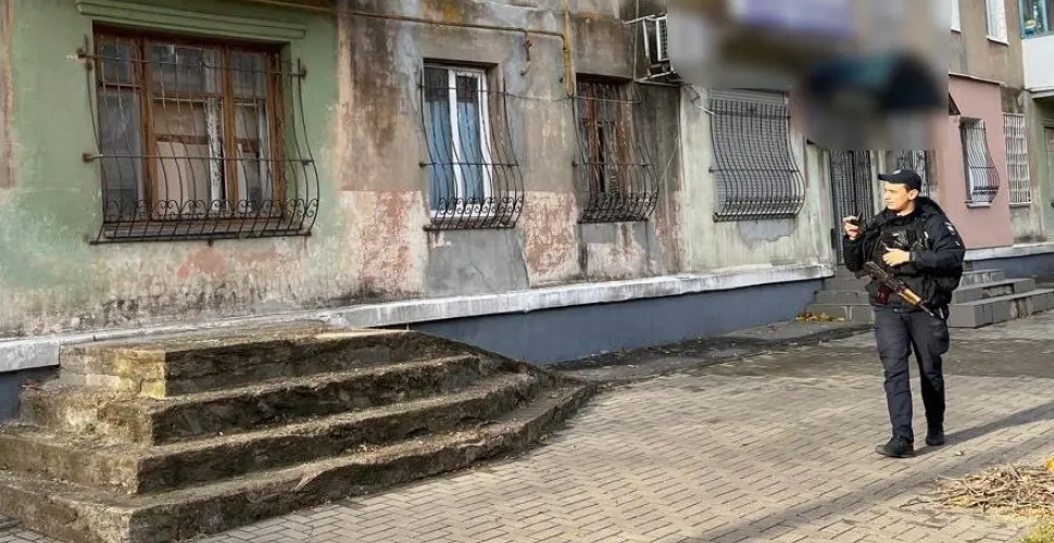 вимагав гроші у матері
