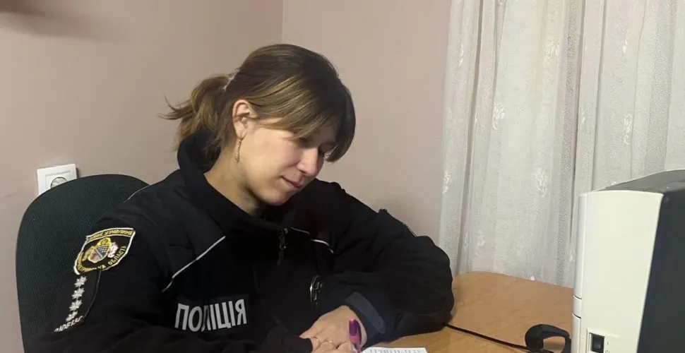 У Дніпрі неповнолітні хлопці кидали вибухові пакети в кіоск та плювали в продавчиню