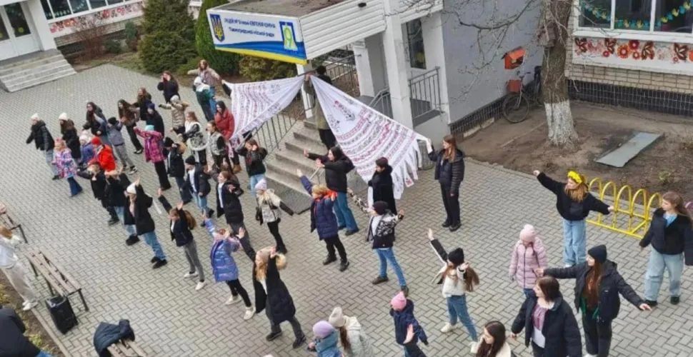 день Соборності, рушник Єдності, учні, батьки, вчителі