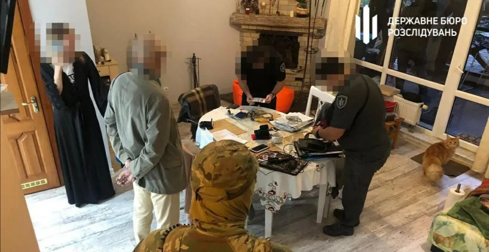 Розслідування, командир, неякісний одяг