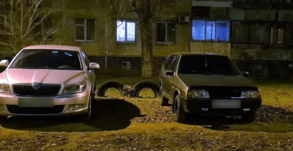 Автовласники, паркування, футбольне поле