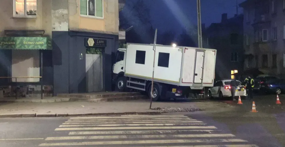 ДТП, кав'ярня, вантажівка