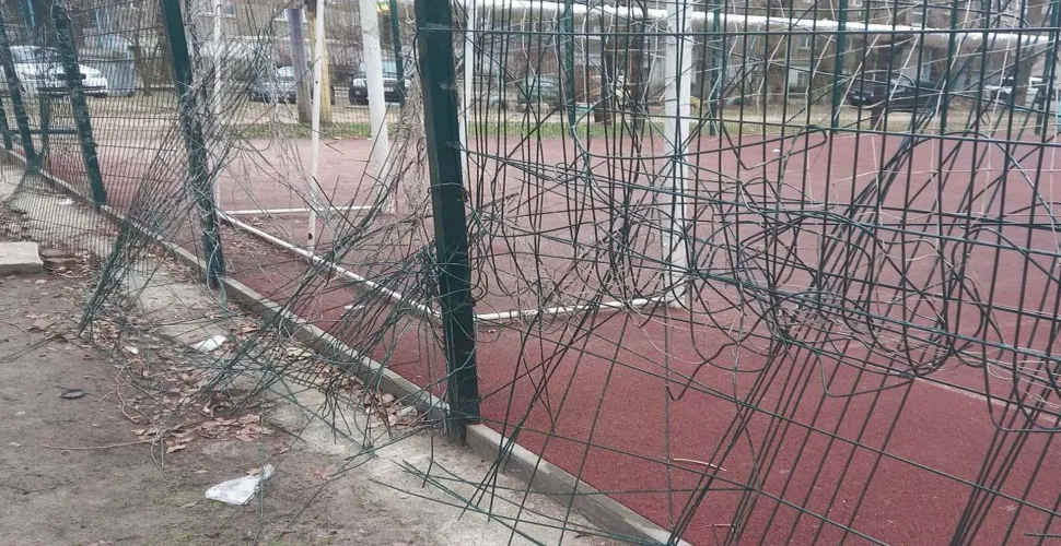 спортмайданчик, аварійний стан