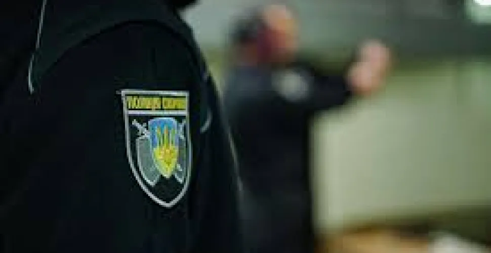 погрожував працівниці автозаправки