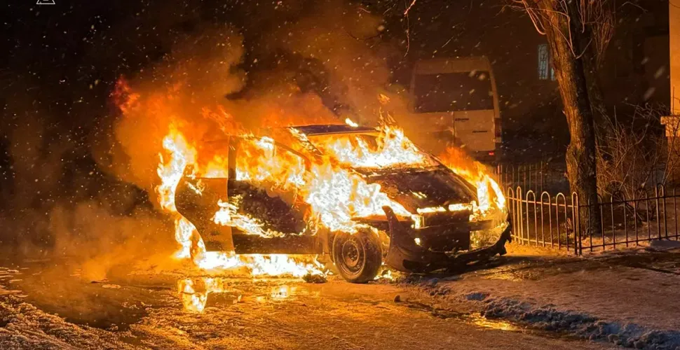 На Слобожанському горів автомобіль