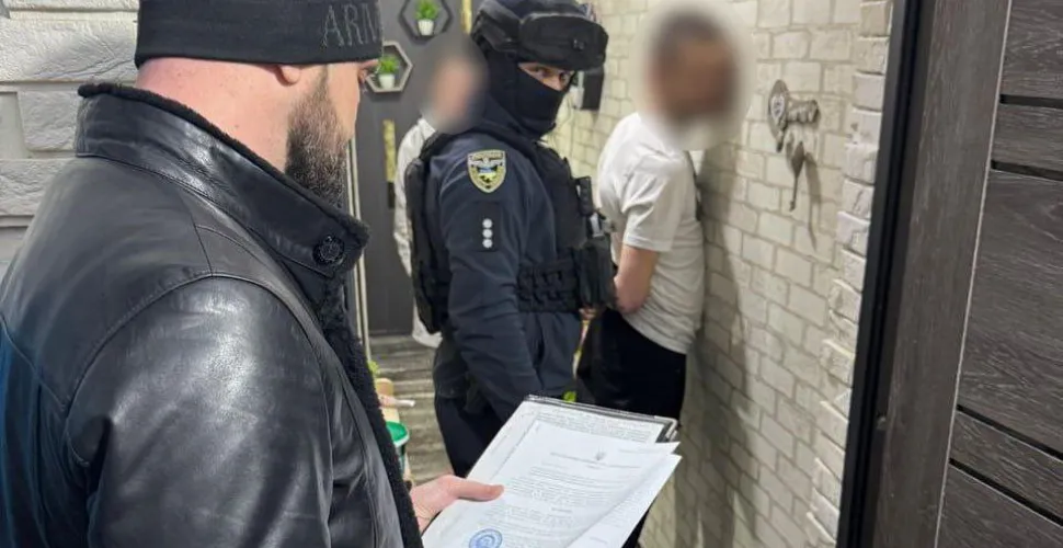 кримінальний авторитет, злочинне угрупування, збут, метамфетамін