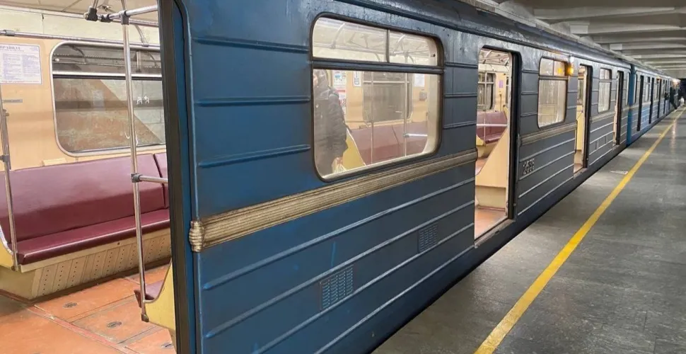 метрополітен, теплий сезон, рухомий склад