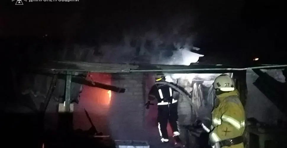 будівля, дах, пожежа, чоловік, ознаки життя, загиблий