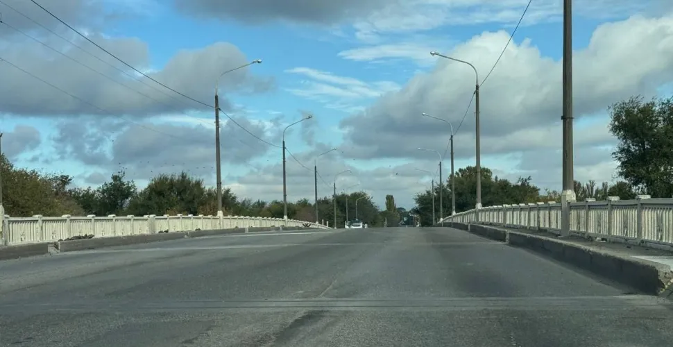 звуження, шляхопровід