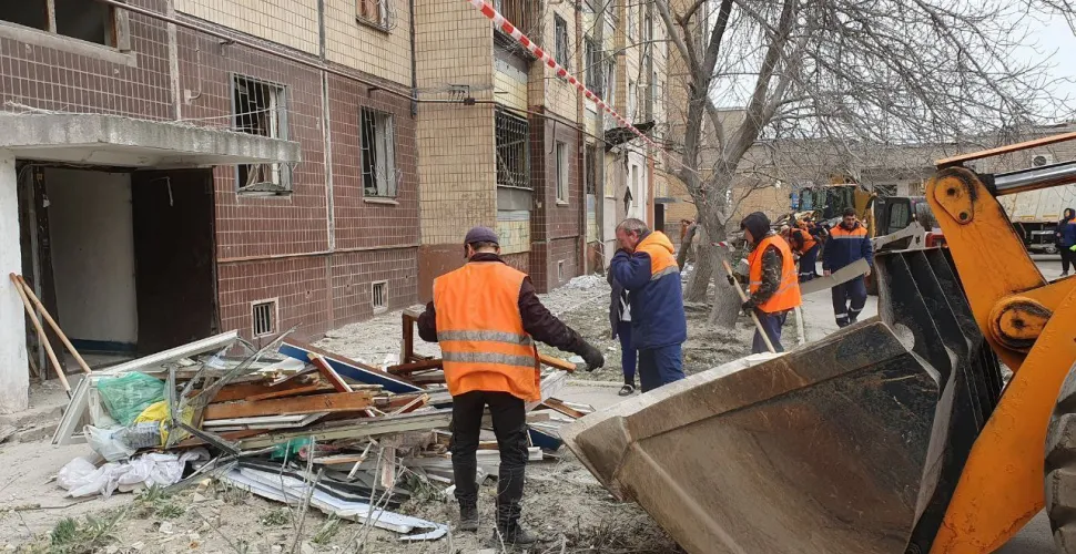 У Кривому Розі триває ліквідація наслідків ракетної атаки: працюють штаби допомоги