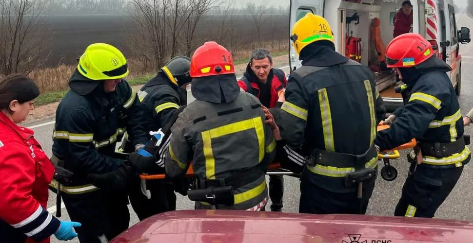 Рятувальники ліквідували наслідки ДТП у Криворізькому районі