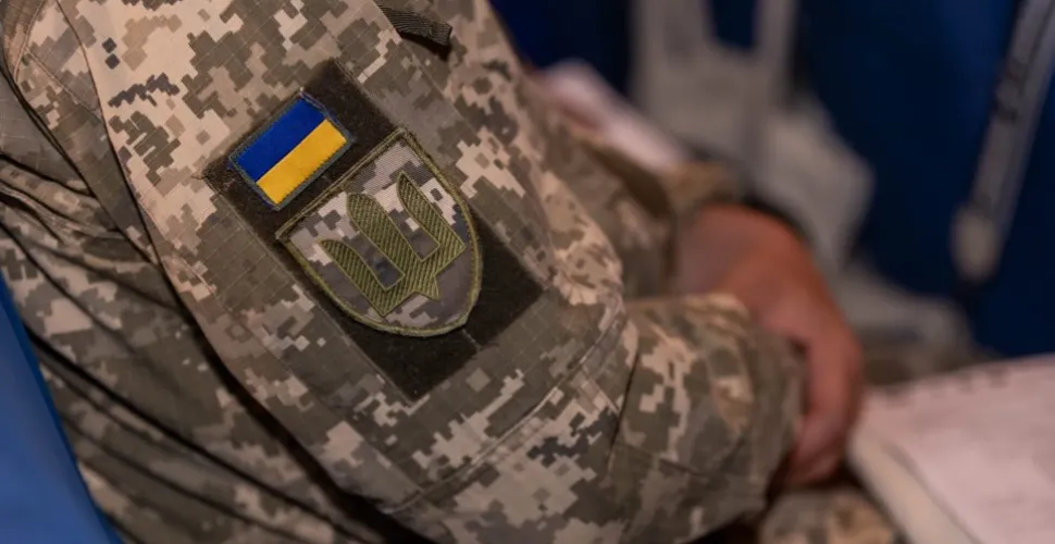 військові