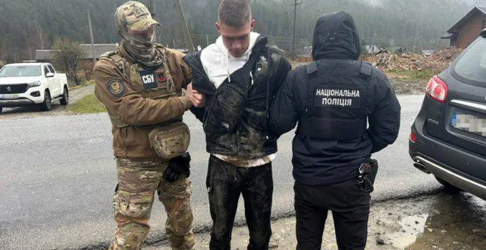 незаконно переправляв чоловіків за кордон