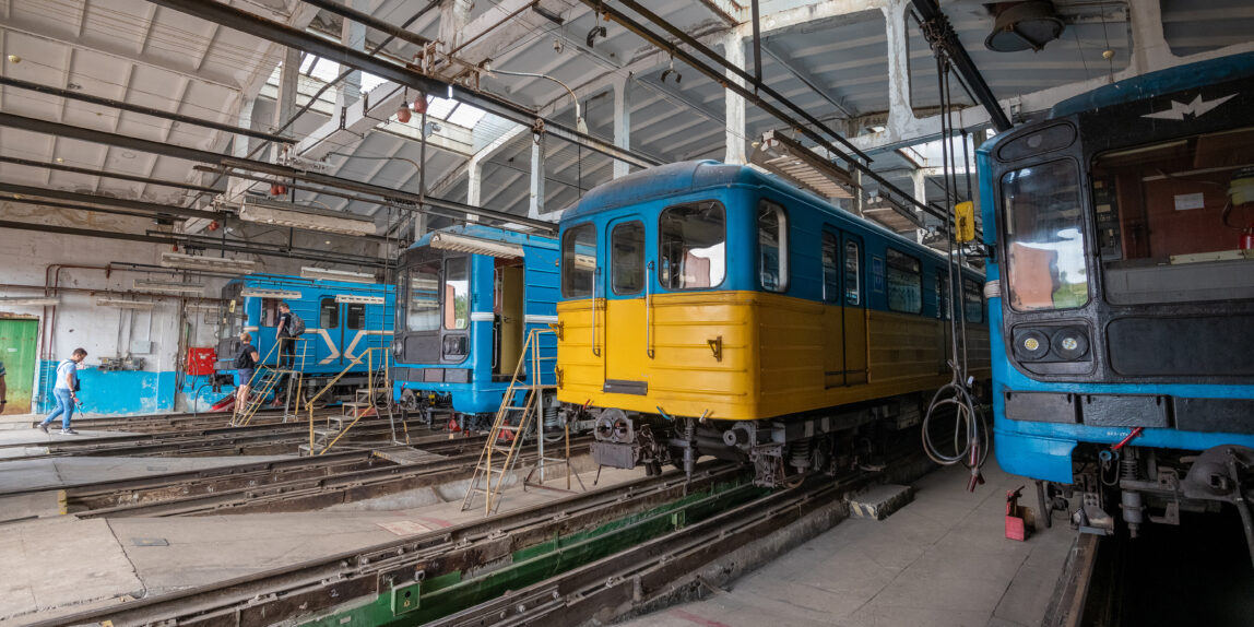 обстеження вагонів метро