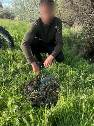 ловив раків у Дніпровському водосховищі
