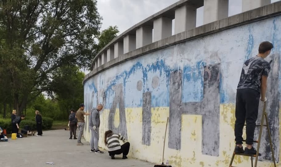 мурал на Сонячній набережній