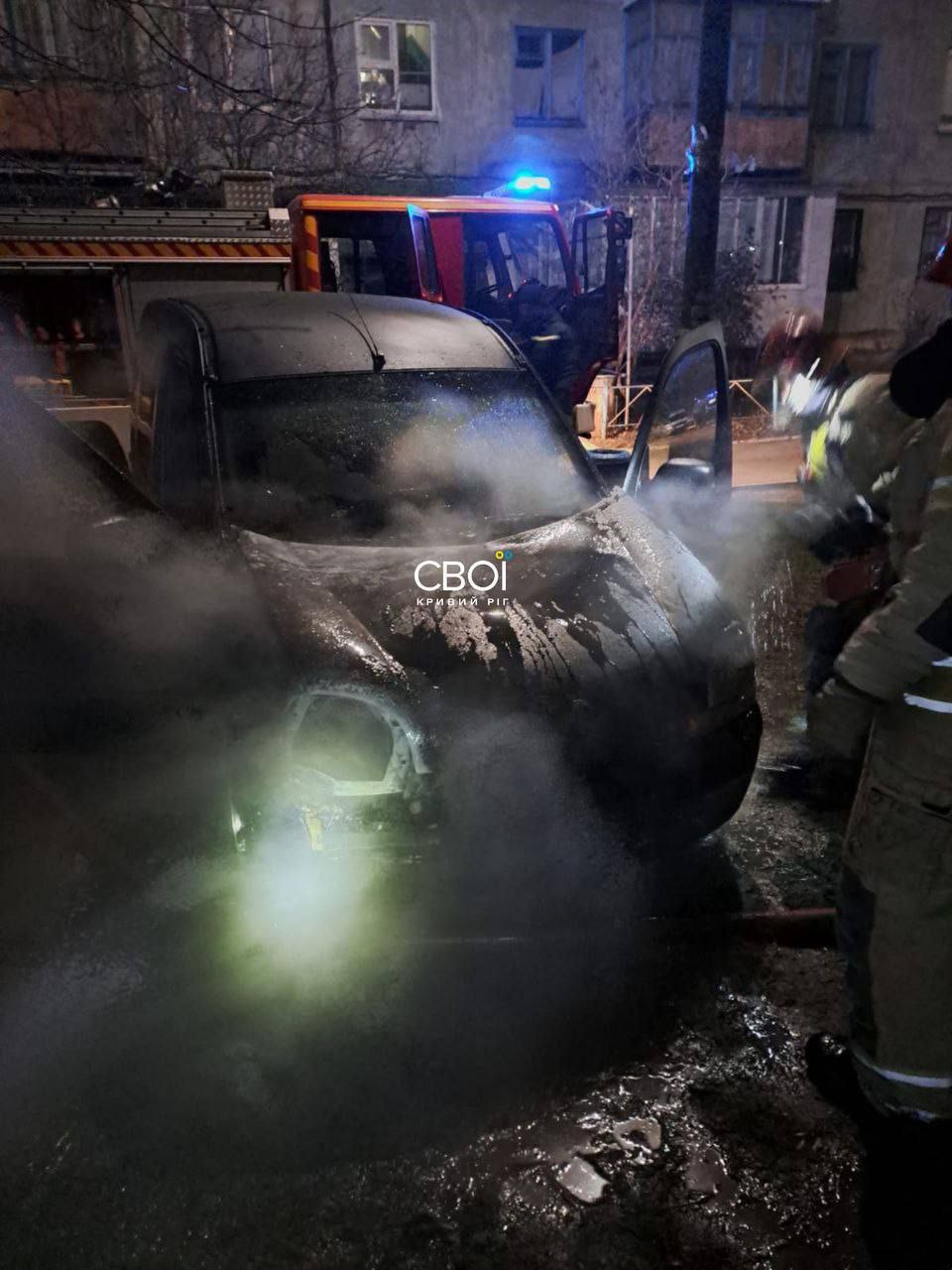 спалили авто військового
