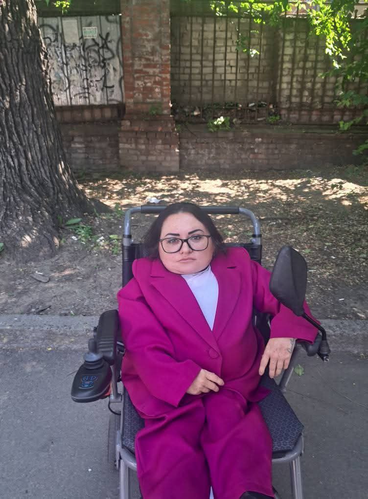 евакуювали авто, Олена Осадча, волонтерка з інвалідністю