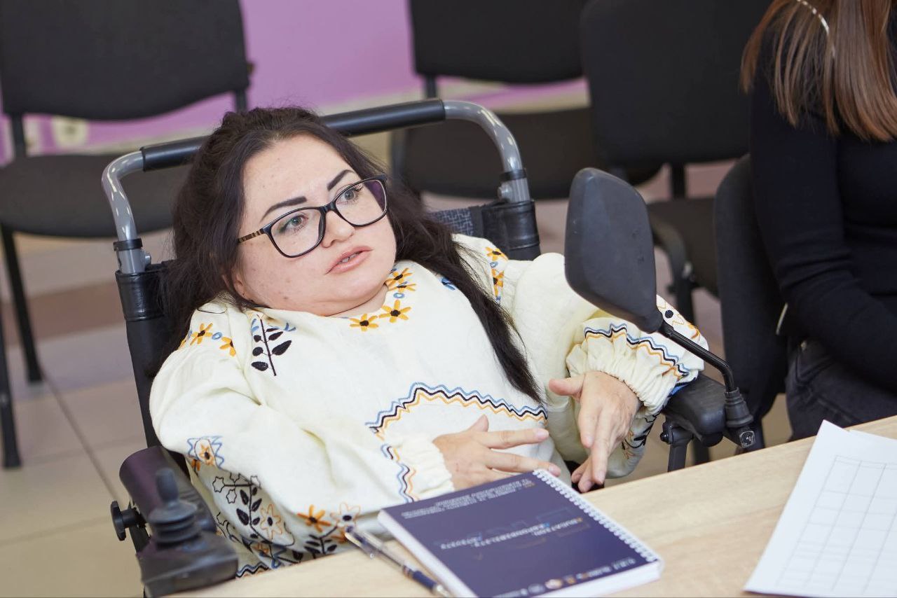 евакуювали авто, Олена Осадча, волонтерка з інвалідністю