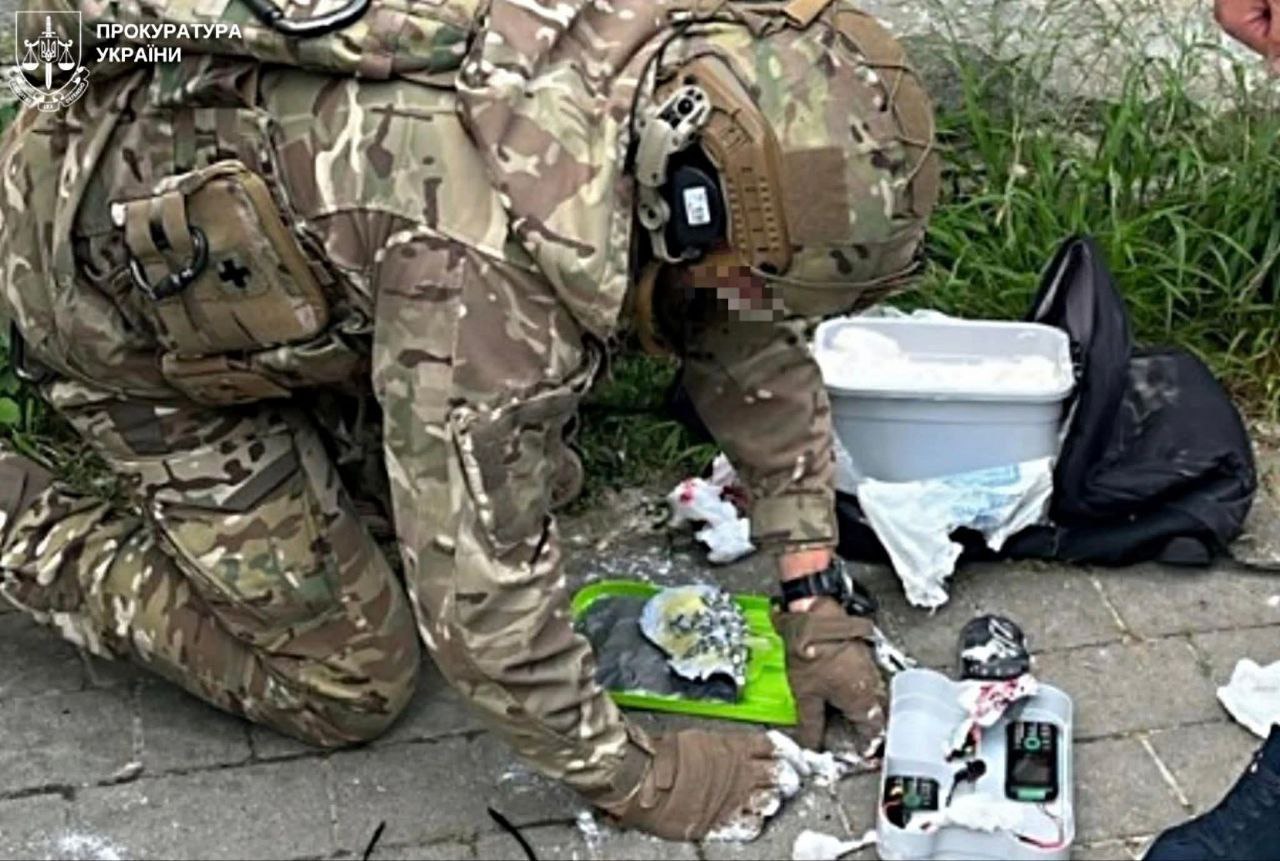 намагалися підірвати авто військового