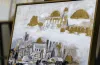 У «Менорі» експонується виставка картин, написаних золотом