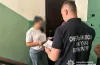 У Дніпропетровській області правоохоронці викрили організовану групу, яка незаконно оформлювала чоловікам призовного віку статус багатодітного батька для виїзду за кордон під час воєнного стану.  За даними слідства, до схеми було залучено дев’ять осіб, серед яких — посадовці відділу державної реєстрації актів цивільного стану. Організатором став 39-річний мешканець Дніпра, який за грошову винагороду забезпечував внесення неправдивих відомостей до електронних реєстрів. Використовуючи доступ до автоматизовани