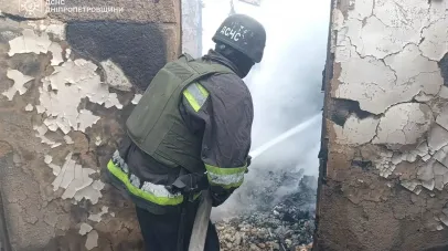 В результаті ворожої атаки на Нікопольщину загорівся житловий будинок
