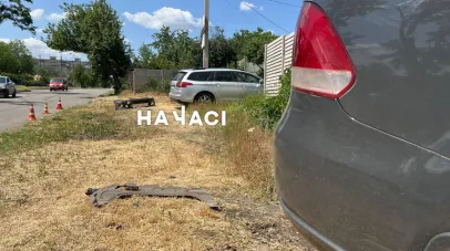 У Кривому Розі після ДТП легковики влетіли в огорожу
