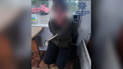 Патрульні Дніпра впіймали жінку, яку на Одещині шукали за умисне вбивство