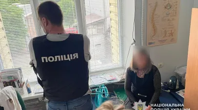 Поліцейські Дніпра викрили лікарку на вимаганні та одержанні неправомірної вигоди