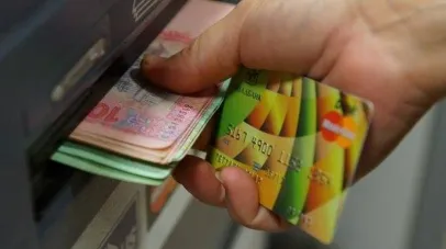 У Нікопольському районі жінка викрала гроші з картки знайомої 