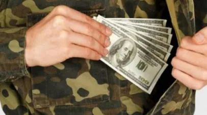 Троє військових посадовців вимагали хабарі у підлеглих тиловиків